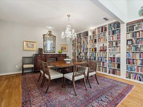 10 S Briar Hollow Lane 50, Houston TX 77027