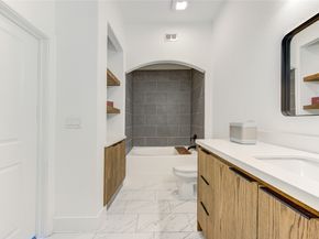 1901 Post Oak Boulevard 3105, Houston TX 77056