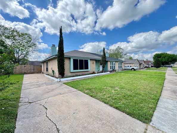 16411 Meadowbrook Farm Road, Houston TX 77082