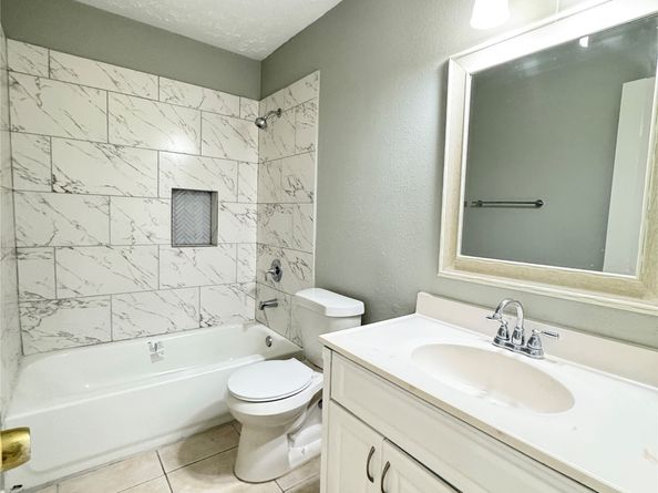 16411 Meadowbrook Farm Road, Houston TX 77082