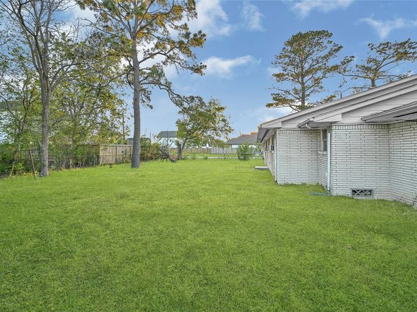 7954 Booker St, Houston TX 77028