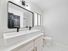 12339 Huntington Field Drive, Houston TX 77099