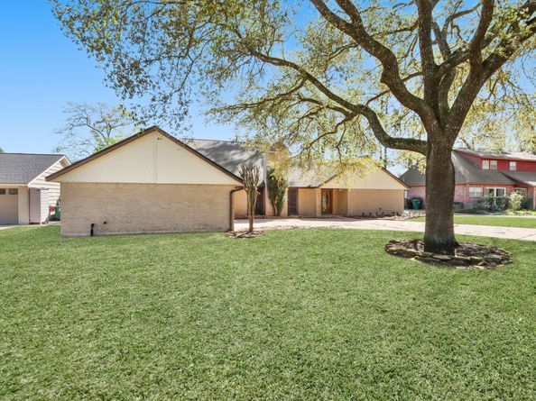 1134 Chestnut Ridge Road, Kingwood TX 77339