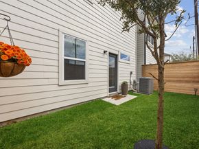 2323 Warhol Way, Houston TX 77091