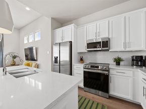 2323 Warhol Way, Houston TX 77091