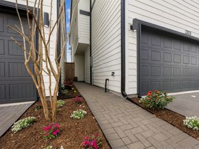 2323 Warhol Way, Houston TX 77091