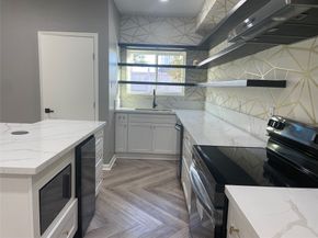 1115 Augusta Drive 38, Houston TX 77057