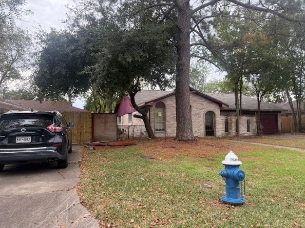 338 Coach Lamp Lane, Houston TX 77060