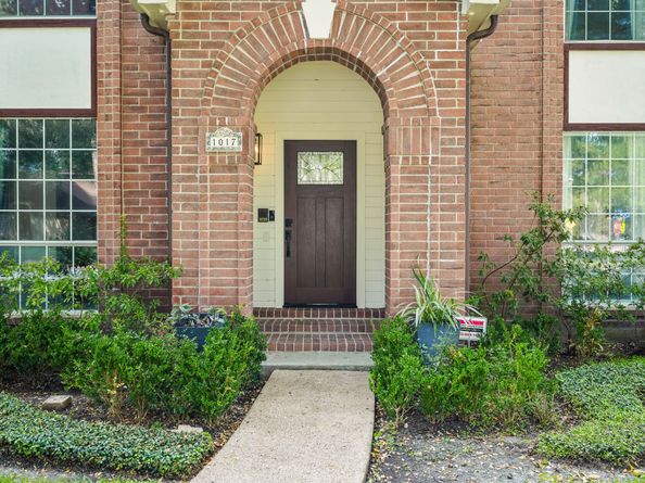 1017 Oak Knoll Court, Sugar Land TX 77498