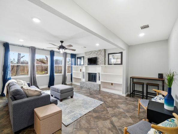 6927 Leandra Drive, Houston TX 77083