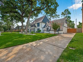 5607 Pebble Springs Drive, Houston TX 77066