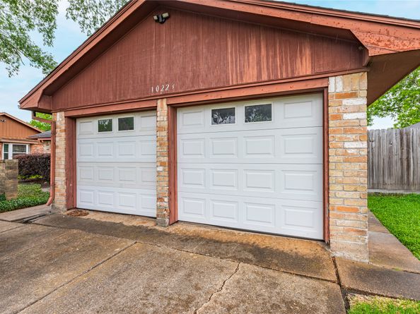 10223 Kirkglen Drive, Houston TX 77089