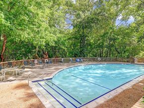 10 S Briar Hollow Lane 15, Houston TX 77027