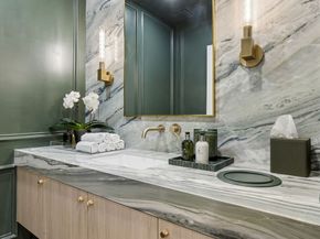 10 S Briar Hollow Lane 15, Houston TX 77027