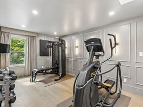 10 S Briar Hollow Lane 15, Houston TX 77027