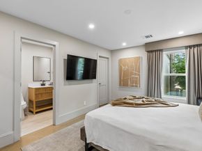 10 S Briar Hollow Lane 15, Houston TX 77027