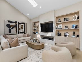 10 S Briar Hollow Lane 15, Houston TX 77027