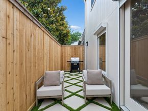 10 S Briar Hollow Lane 15, Houston TX 77027