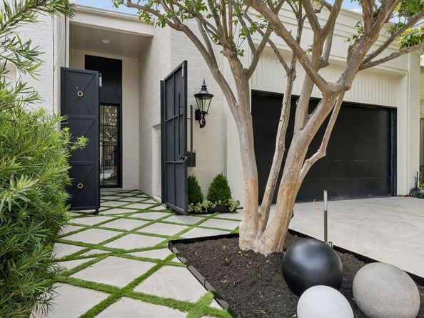 10 S Briar Hollow Lane 15, Houston TX 77027