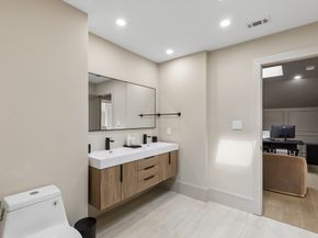 10 S Briar Hollow Lane 15, Houston TX 77027