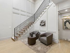 10 S Briar Hollow Lane 15, Houston TX 77027