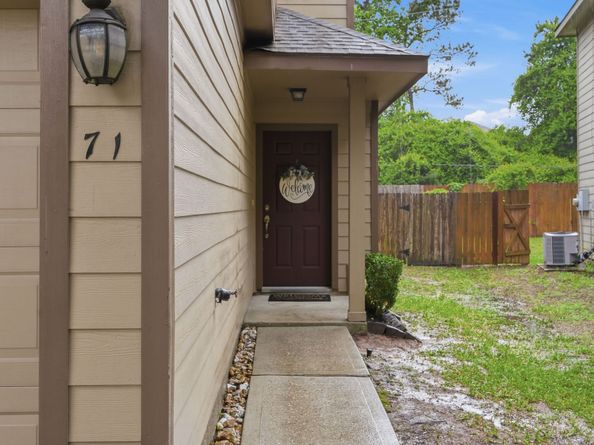 71 S Burberry Park Circle, The Woodlands TX 77382