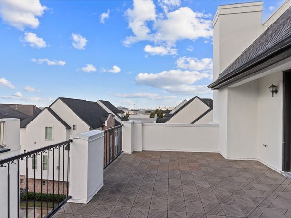2056 Fannin Station N, Houston TX 77045