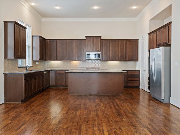 2056 Fannin Station N, Houston TX 77045