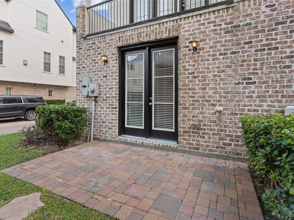 2056 Fannin Station N, Houston TX 77045