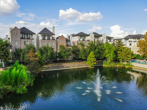 2056 Fannin Station N, Houston TX 77045