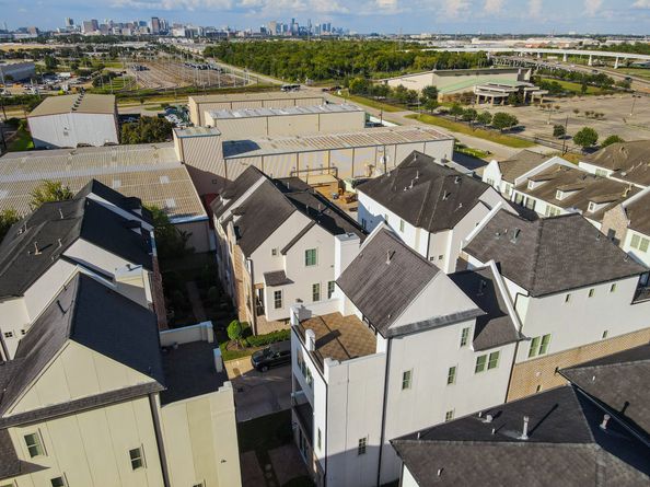 2056 Fannin Station N, Houston TX 77045