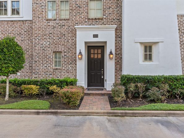 2056 Fannin Station N, Houston TX 77045