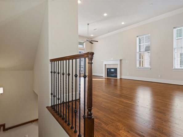 2056 Fannin Station N, Houston TX 77045