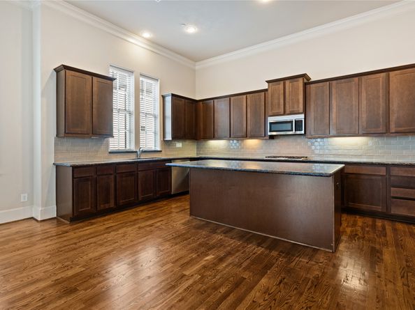 2056 Fannin Station N, Houston TX 77045