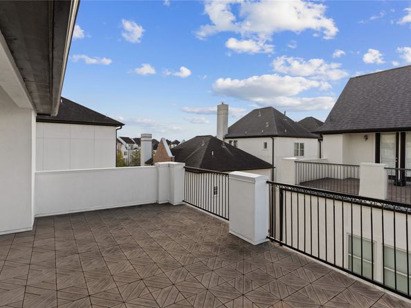 2056 Fannin Station N, Houston TX 77045