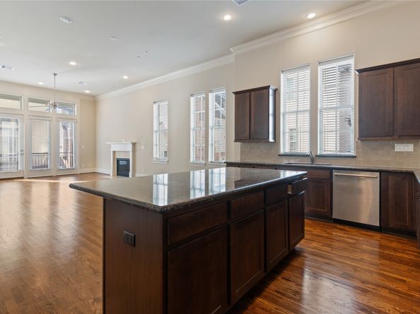 2056 Fannin Station N, Houston TX 77045