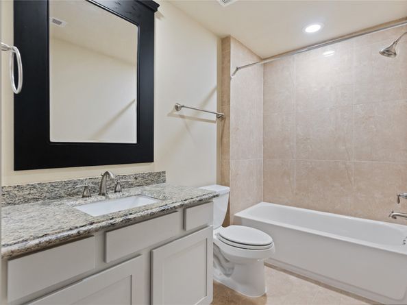 2056 Fannin Station N, Houston TX 77045