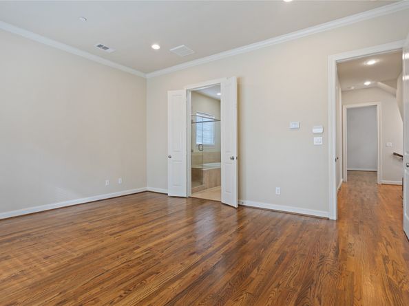 2056 Fannin Station N, Houston TX 77045