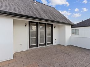 2056 Fannin Station N, Houston TX 77045