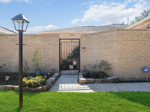2423 Prides Crossing Road, Houston TX 77067