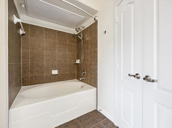 1711 Old Spanish Trail 440, Houston TX 77054