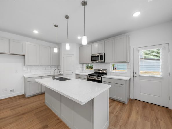 1220 E 33rd Street, Houston TX 77022