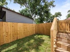 1220 E 33rd Street, Houston TX 77022