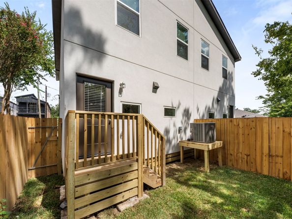 1220 E 33rd Street, Houston TX 77022