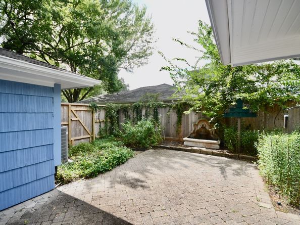 4702 Kingfisher Drive, Houston TX 77035