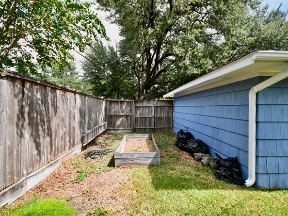 4702 Kingfisher Drive, Houston TX 77035