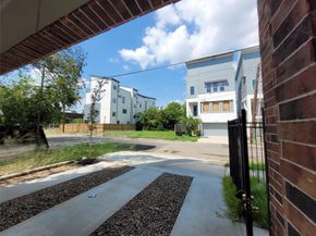 2805 Tierwester Street, Houston TX 77004