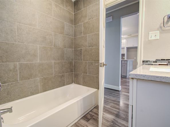 3060 Noble Street, Houston TX 77026