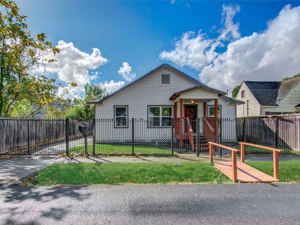 3060 Noble Street, Houston TX 77026