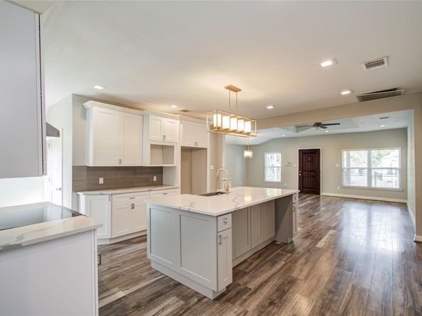 3060 Noble Street, Houston TX 77026